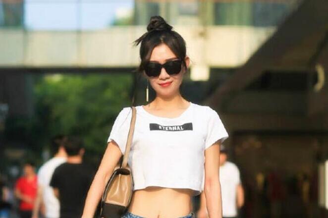 二狗全 球探 花肌 肉小 哥代 班约 个挺 嫩 妹 子舔 弄调 情扣 逼搞 半天 硬 不起 换猥 琐 胖男 上猛 操内 射